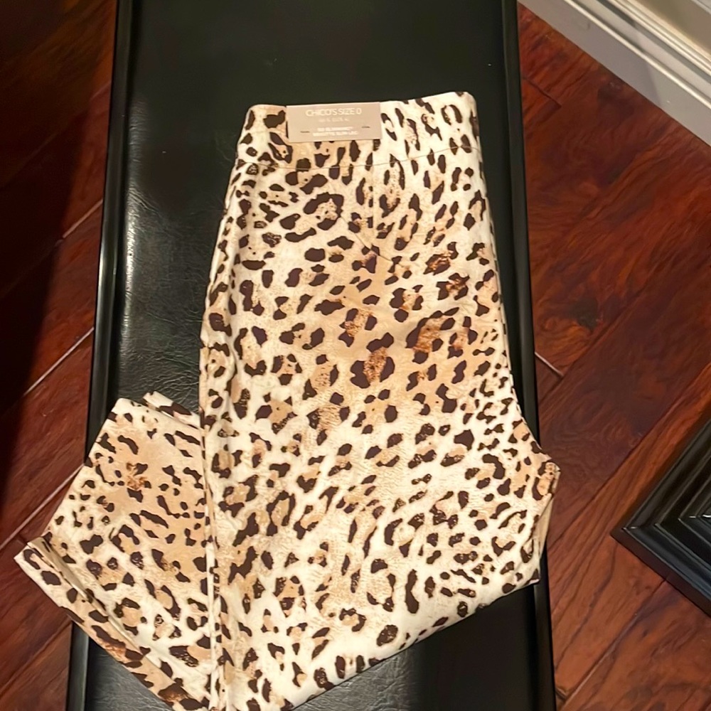 Chico’s so slimming leopard print capri